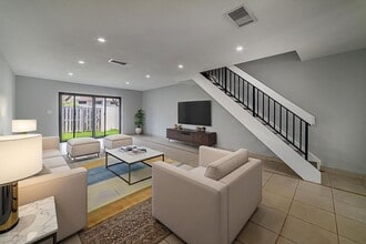 2720 S Oakland Forest Dr in Oakland Park, FL - Foto de edificio - Building Photo