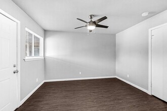 2801 Carrolton St, Unit 12 in Houston, TX - Building Photo - Building Photo