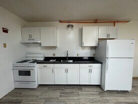 156 Main St in Newmarket, NH - Building Photo