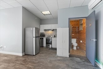 1338 W Irving Park Rd in Wood Dale, IL - Building Photo - Building Photo