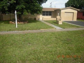 710 NW 77th Way in Pembroke Pines, FL - Building Photo