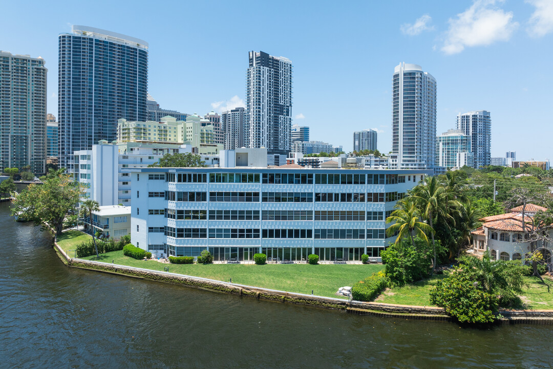 Rivercrest Apartment Condominiums in Fort Lauderdale, FL - Building Photo