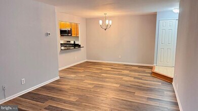 5817 Cove Landing Rd in Burke, VA - Building Photo - Building Photo