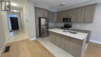 677 Chelton Rd in London, ON - Building Photo - Building Photo