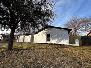 1313 Darlene Ln in Arlington, TX - Building Photo - Building Photo