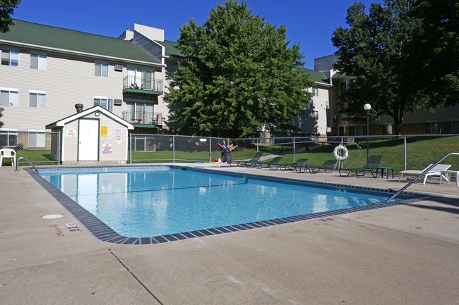 Summit Court Estates