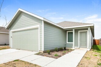 1231 Maple St, Unit 1114-A in Wilmer, TX - Building Photo - Building Photo