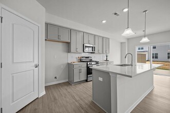 1802 Salt Springs Dr in Saline, MI - Building Photo - Building Photo