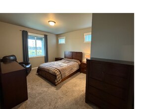 9008 W Caelen Ave in Cheney, WA - Building Photo - Building Photo