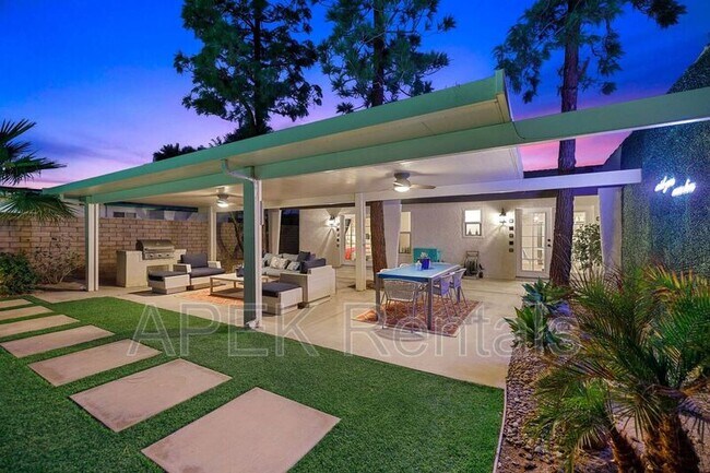 2525 N Cerritos Rd in Palm Springs, CA - Building Photo - Building Photo