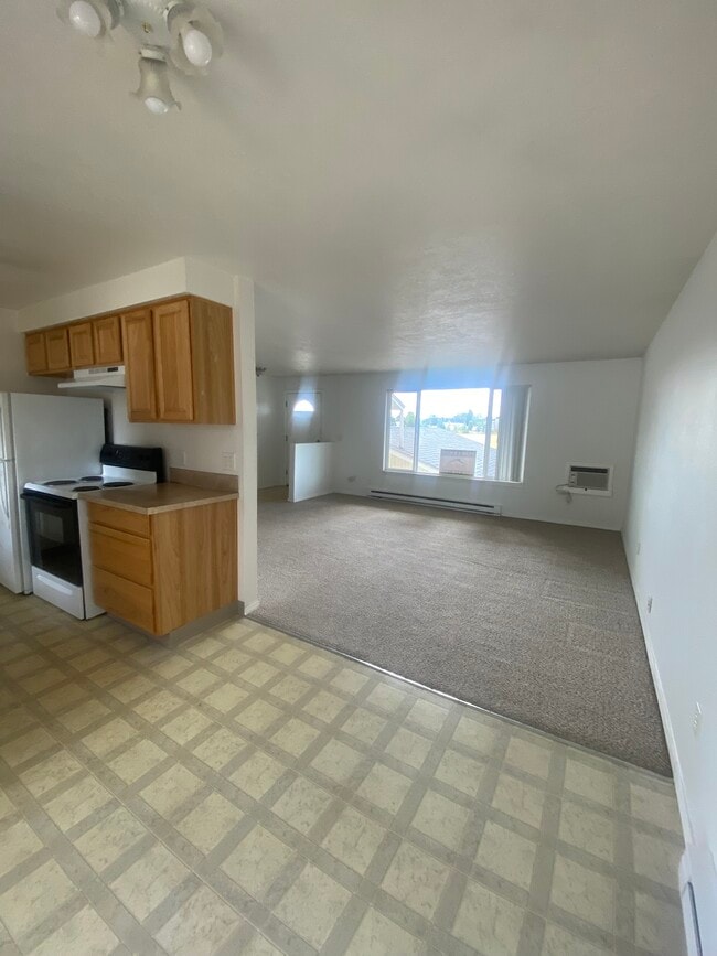 1817 Cross St SE in Salem, OR - Foto de edificio - Building Photo