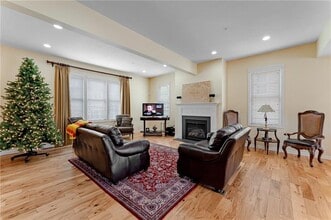 221 College Ave in Oakmont, PA - Building Photo - Building Photo