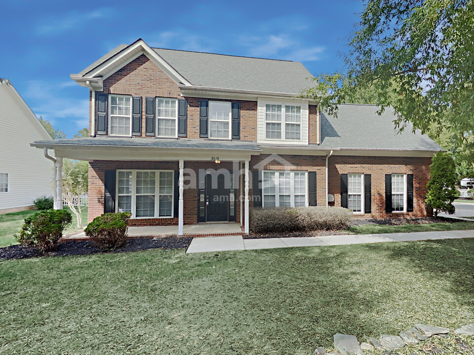 3019 Enderbury Dr in Indian Trail, NC - Foto de edificio