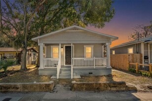 2725 E Columbus Dr in Tampa, FL - Building Photo