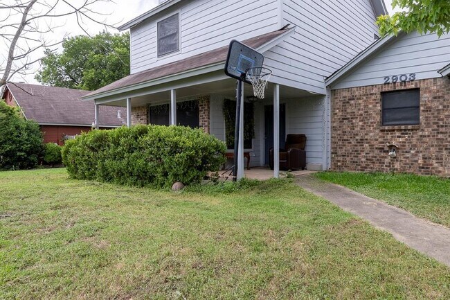 2903 W Slaughter Ln in Austin, TX - Building Photo - Building Photo