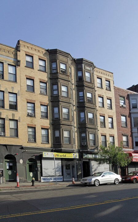 1049 Tremont St in Boston, MA - Building Photo