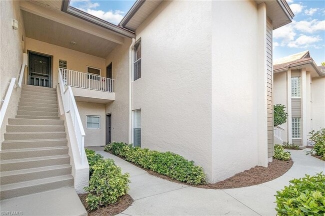 26876 Wedgewood Dr, Unit 102 in Bonita Springs, FL - Foto de edificio - Building Photo