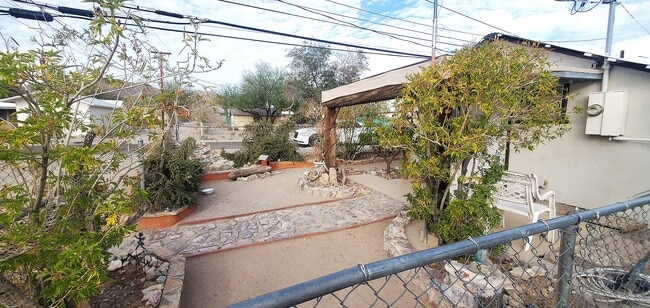 541 W Palo Verde Ave in Ajo, AZ - Foto de edificio - Building Photo
