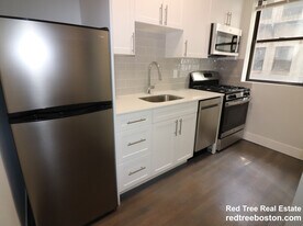 81 Park Dr in Boston, MA - Building Photo