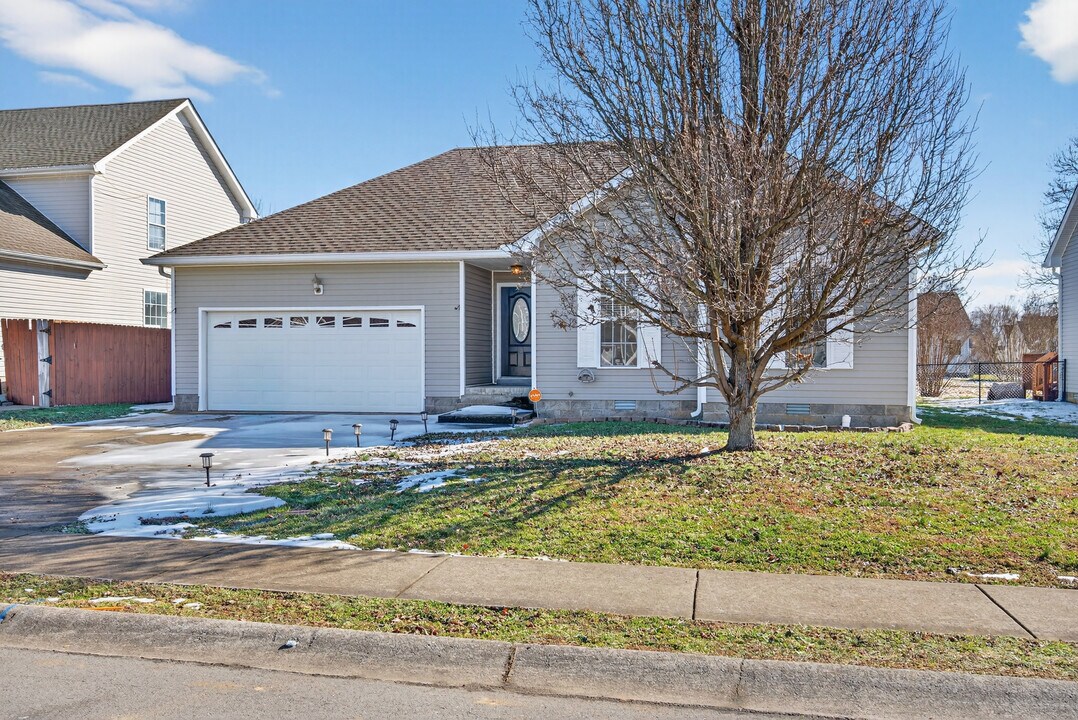 3693 S Jot Dr in Clarksville, TN - Building Photo