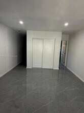 1946 NE 167th St in North Miami Beach, FL - Building Photo - Building Photo