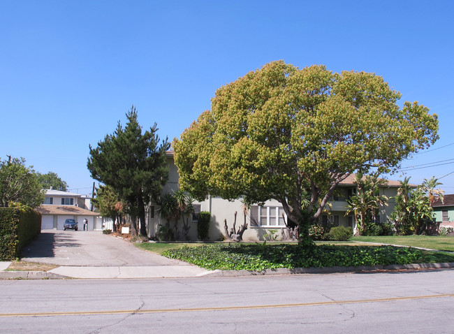 715 S Old Ranch Rd in Arcadia, CA - Foto de edificio - Building Photo