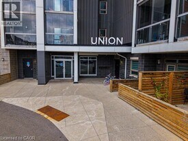 200 Lagerfeld Dr in Brampton, ON - Building Photo