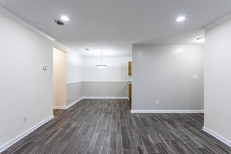 Park Walk in College Park, GA - Building Photo - Interior Photo