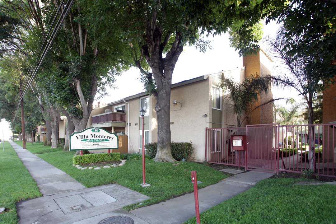 Villa Monterey Apartments in Azusa, CA - Foto de edificio