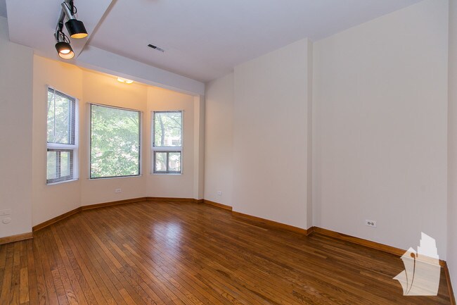 873 W Lill Ave, Unit B1 in Chicago, IL - Building Photo - Building Photo