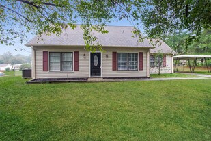 102 1st Day St in Piedmont, SC - Building Photo