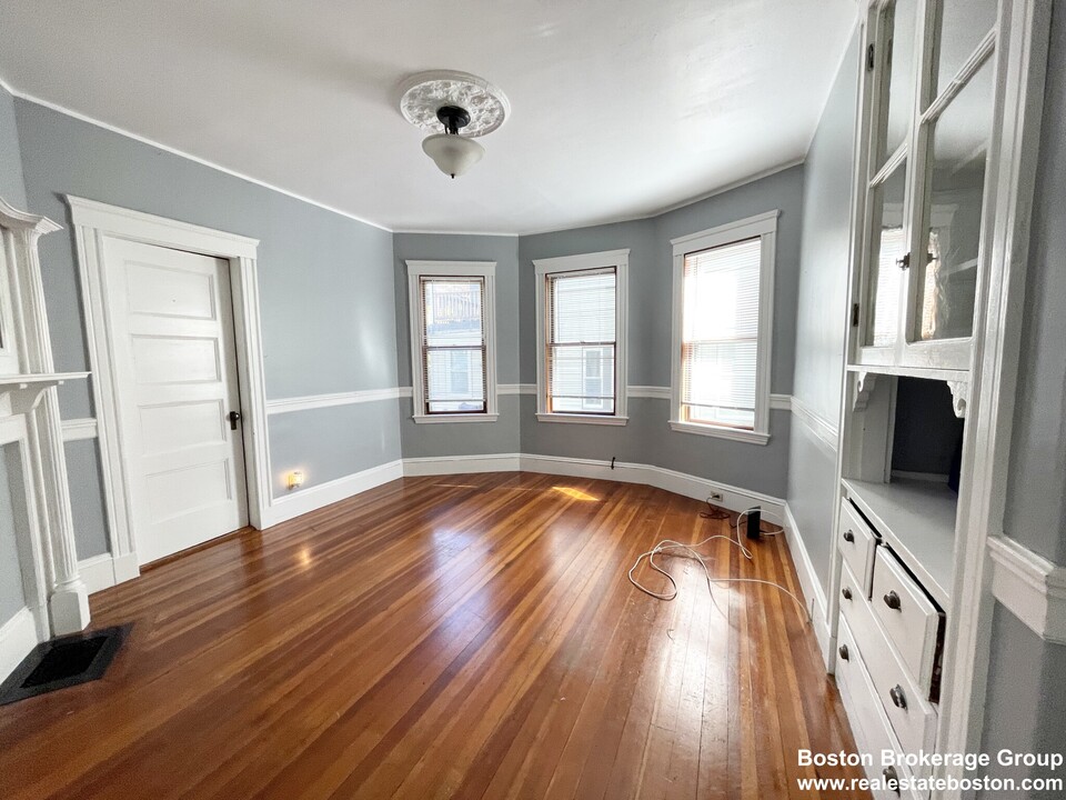 18 Romsey St, Unit 1 in Boston, MA - Building Photo