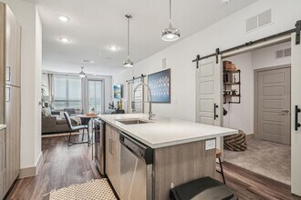 Infinity at the Rim in San Antonio, TX - Building Photo - Building Photo