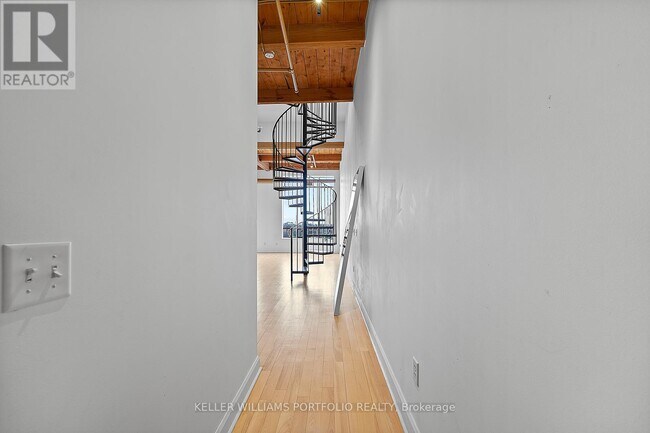 993 Queen St W in Toronto, ON - Building Photo - Building Photo