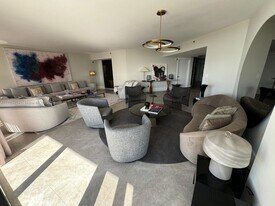 2000 Island Blvd in North Miami Beach, FL - Building Photo