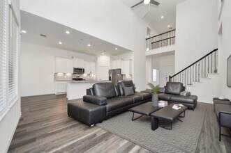 501 Newcomb Holw Dr in Conroe, TX - Foto de edificio - Building Photo