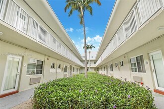 6930 Rue Versailles Dr in Miami Beach, FL - Building Photo - Building Photo