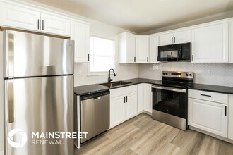 1212 SE Briarcroft St in Lee's Summit, MO - Foto de edificio - Building Photo