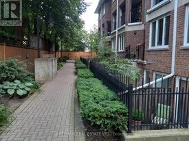 217 St George St in Toronto, ON - Building Photo