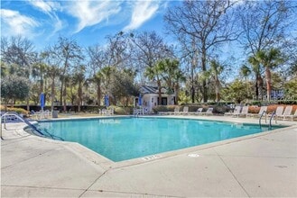 77 Regent Ave in Bluffton, SC - Foto de edificio - Building Photo