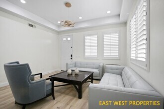 3012 N Spicewood St in Orange, CA - Foto de edificio - Building Photo