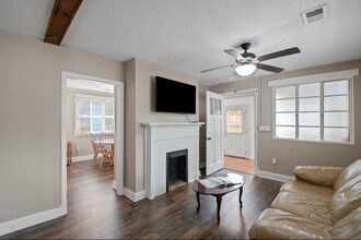 14 Concord St in Greenville, SC - Building Photo - Building Photo