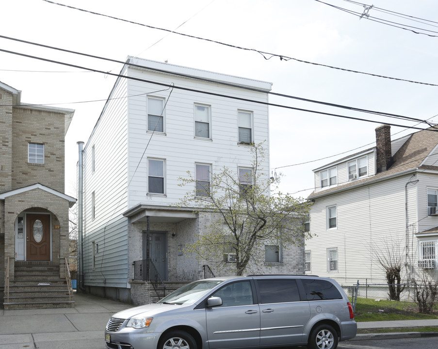 214 High St in Elizabeth, NJ - Building Photo