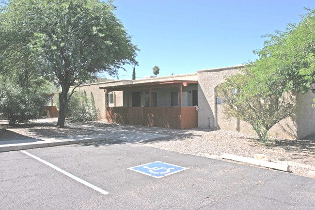 Casa Deena Apartments in Tucson, AZ - Building Photo - Building Photo