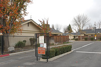 Golden Acres in Chowchilla, CA - Foto de edificio - Building Photo