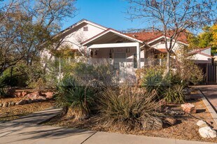 301 Solano Dr NE in Albuquerque, NM - Building Photo