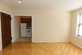 744 W Belmont, Unit A00C in Chicago, IL - Building Photo - Building Photo