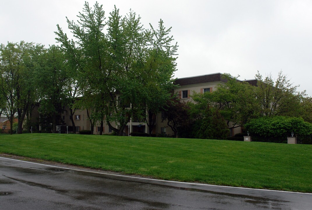 Carriage House West in Toledo, OH - Building Photo