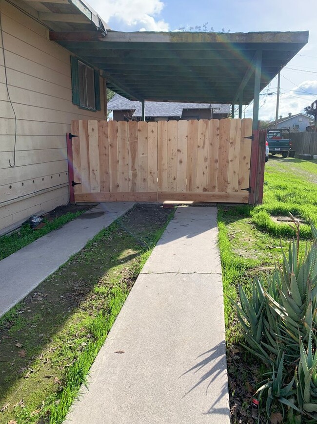 295 B St in Lemoore, CA - Building Photo - Building Photo