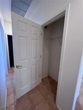 10724 Heritage Hills Dr in Las Vegas, NV - Building Photo - Building Photo